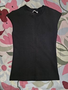 Zara Classic Black Sleeveless Sweater